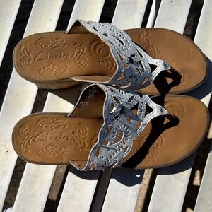 Clarks Women's Tan and Cream Sandals